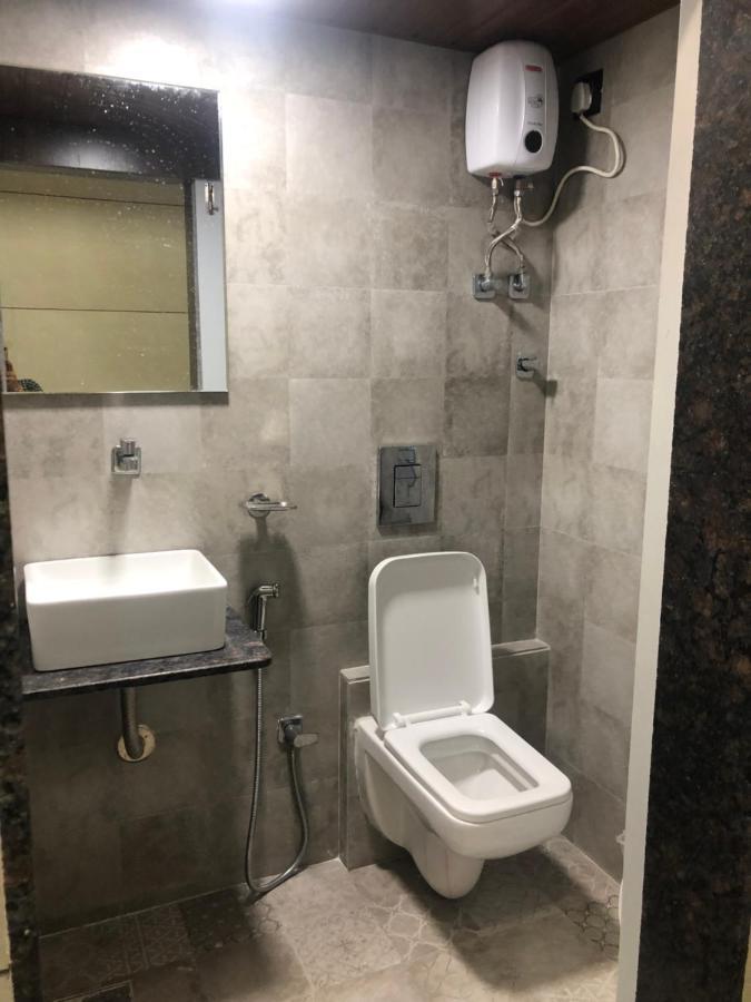 Hotel Rooms Dadar Near Station Мумбай Екстериор снимка