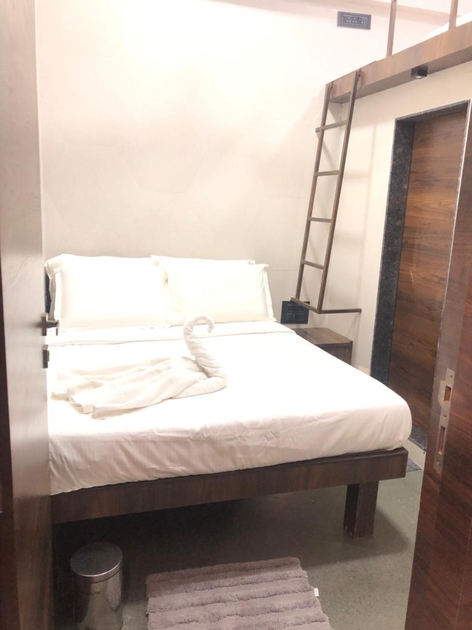 Hotel Rooms Dadar Near Station Мумбай Екстериор снимка